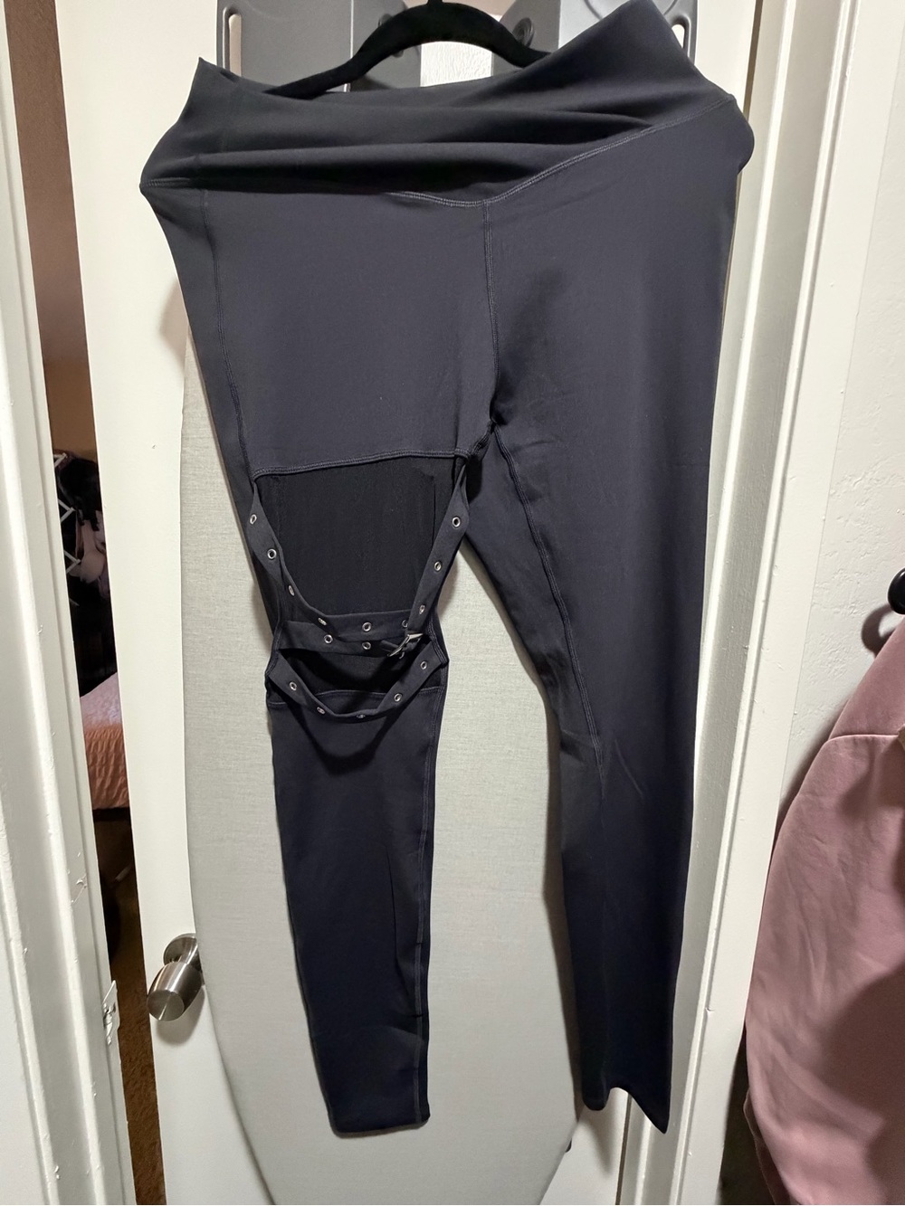 HALARA Black High-Waist Leggings with Snap-Trim Cutout